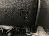 レジ袋や手提げ袋を引っ掛けるのに便利なショッピングフックを装備しています。実用的で便利なアイテムです♪