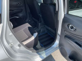 コンパクトな車ですが、後席も充分なスペースを確保しています。足元空間も広くリラックスしてドライブが楽しめます。