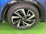 純正アルミホイールです。足元が引き立つので、車全体のイメージがアップしますよ!