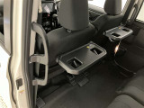 便利なカップホルダーを装備しています。缶ジュースを開けて運転していると振動で倒れないかヒヤヒヤ、意外と置き場に困るもの。 意外に重要な装備ですね。