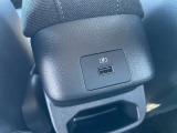 後席用にUSB充電ポートも装備されております。