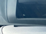 ヘッドアップディスプレイを装備しています。ドライバーの視線の先にスピードが表示されるので、視線の異動が少なく、安全に運転出来ます。