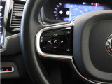 前方車を自動追従するアダプティブクルーズコントロールに加え、ステアリング操舵も行う進化型クルーズ『パイロットアシスト』を搭載。車体を車線内へと適正に維持しつつ先行車を忠実に追従します。