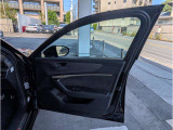 ご納車前には弊社グループの認証工場にて、専門スタッフによる100項目の点検・整備を実施いたしております。