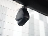 ◆リアにもドライブレコーダーを装備しております◆映像・音声などを記録する自動車用の装置です。もしもの事故の際の記録はもちろん、旅行の際の思い出としてドライブの映像を楽しむことができます。