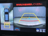 車の全周囲の画像が表示されます。運転席から見づらい個所なども、上空から見たような映像で確認できます。映像のきりかえも出来、後方確認だけでなく大変便利な機能です。