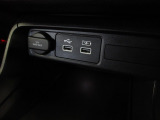 便利な充電用USBジャックも付いています。