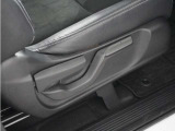 ◆シートハイトアジャスター◆運転席を上下に高さ調節ができます!運転ポジションを体格に合わせてシート調整できます。