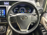【純正革巻きステアリング】上質な革を使用することで、手にしっかり馴染みとても運転しやすいハンドルです♪