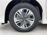純正アルミホイールが車の雰囲気を引き立てますね!