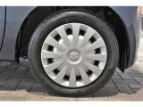 タイヤサイズは155/65R14です。