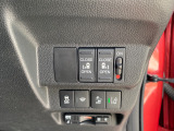 運転席からスイッチ1つでスライドドアを操作でき、荷物を持った方やお子様お年寄りの乗降りがとても楽になります♪
