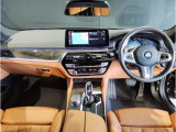 『運転』に対するBMWのこだわりはメーターパネルにも表れております。視野性の良いメーターパネルは疲労感の軽減と、運転の楽しさをもたらしてくれます。
