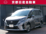 ご家族の方にぴったりな両側オートスライドドアを装備しております。お買い物に両手がふさがってしまう際も自動でドアの開閉が可能なためとても便利です。