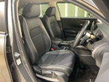 運転席は電動シート付です。細かな動きでドライバーに合わせたポジションを設定できます。