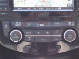 いつでも快適 『オートA/C』。運転席と助手席の設定温度を独立して調整出来ます。