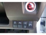 パーキングセンサーシステムや衝突軽減ブレーキ等のスイッチ類は、運転席の右側にあります。