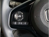 ステアリングに付いているスイッチで、ナビとBluetooth接続した電話のハンズフリー通話操作ができます。