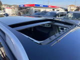 電動サンルーフ装着車です!ガラスルーフを開いて心地よい風を感じながらドライブしませんか?