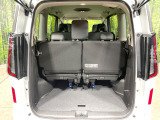 普段のお買い物や通勤、送迎等に十分な荷室スペースを確保しております。セカンドシートを倒すと、大きな荷物の積載も可能です♪