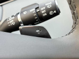 【パドルシフト】ハンドル裏の変速機を操作することで、D4、D3、D2といったギアにスムーズにシフトダウンできます。Sレンジでは、よりスポーティな走行を楽しむためのモードとして機能します。