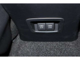リヤシートにも便利なUSBポートあります。