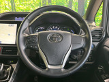 【純正革巻きステアリング】上質な革を使用することで、手にしっかり馴染みとても運転しやすいハンドルです♪