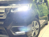 【LEDヘッドライト】悪天候や夜間走行時も良好な視界を確保し安心して運転できる高輝度LEDヘッドライトを装備!点灯速度が早く、消費電力も抑えられています。