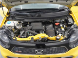 ◆エンジンルーム◆車の心臓部分。エンジンルームが汚いとトラブルの基になりますので、当店は専用の液剤を使って徹底的に綺麗にします。