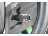 レーダークルーズコントロール(全車速追従機能付)付きです。車速に応じて追従支援してくれるので、ロングドライブも快適です。詳細は販売店スタッフまでおたずねください。