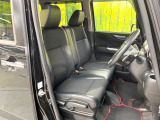 運転席シート廻りは使用感も少なく、良好な状態となっています。前オーナー様が丁寧に使っていたことがよくわかりますね。
