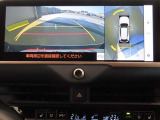 車両を上から見たような映像を映し出すパノラミックビューモニター付きです。