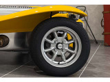 14インチClassicシルバーアロイホイールを装備。
