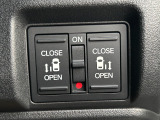 後部座席には両側電動パワースライドドア搭載! 運転席からも操作可能で風の強い日などもらくらく安心♪