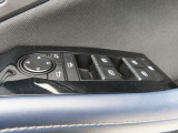 運転席のパワーウインドースイッチ部です。よく触れる場所だからこそ、使用状態があらわれますよね。ぜひこうした所もチェックしてください。