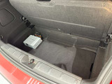 トランクルームの床下にも便利な収納スペースを確保。荷物をすっきり整理でき、限られたラゲッジスペースを有効活用できます。
