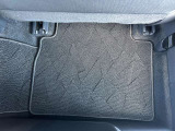リヤフロアマットは使用感が少ないです。