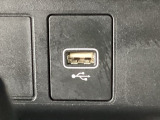 【USBポート】USBポートも装備されています♪スマートフォンのオーディオに連携も可能です。今や欠かせない装備の一つです!
