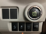 電子カードキーを携帯しているだけでエンジンの始動ができるプッシュボタンスタートを装備しています☆