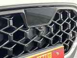 【全方位モニター用カメラ装着車】クルマの前後左右に4つのカメラを設置。対応ナビゲーション(販売会社装着アクセサリー)を装着すれば、クルマを真上から見たような映像などを映し出す全方位モニターに