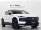 フロントフェイスやホイールアーチ・エクステンション、19インチの専用ホイールにあしらったマットブラックのアクセントが、その力強く自信に満ちた佇まいを際立たせます。