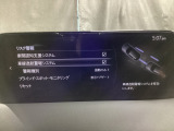 車線逸脱警報システムは、走行中にカメラで車線を検知して、自車が車線から逸脱する可能性があると判断した場合に、警報によりドライバーに通知します。