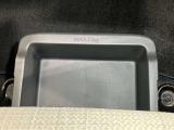 【助手席シートアンダーボックス】運転用の替え靴や、車内に常備したいこども用品、着替えた服などを収納できます★