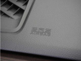 ◆助手席エアバッグ◆SRSエアバッグは、シートベルトだけでは防ぎきれない衝突時の衝撃から乗員を守るための安全装置。衝突時に瞬時に膨らみ、頭部や胸部がダッシュボードに直接衝突するのを防ぎます。
