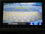 ギヤをRに入れるとナビの画面に後ろの映像が映るリヤカメラ付!後退時の安全確認やコンディションの悪い視界でもカラーバックモニターがドライバーをサポート☆☆☆