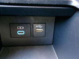 USB入力端子で電子機器などの充電や接続もスムーズに行えます。