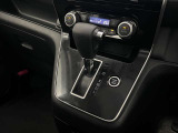 操作が簡単なシフトレバーですのでストレスなく運転が出来ますよ!