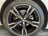 BMWならではの卓越した走りを支えるホイールと足回りです!日本車の走りに慣れている方にもぜひ体感して頂きたいほど、高いレベルでまとまっています!