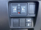 両側電動スライドドア装備!運転席よりボタン一つで開閉可能です。