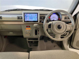 運転席は見やすく整理され、ナビも美しく装着され操作性にも優れています!